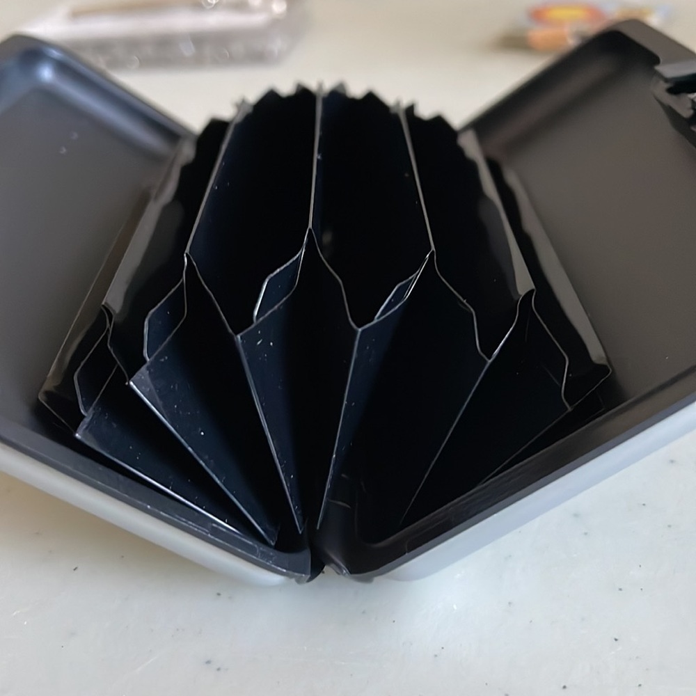 Card holder - Picture 6 of 9